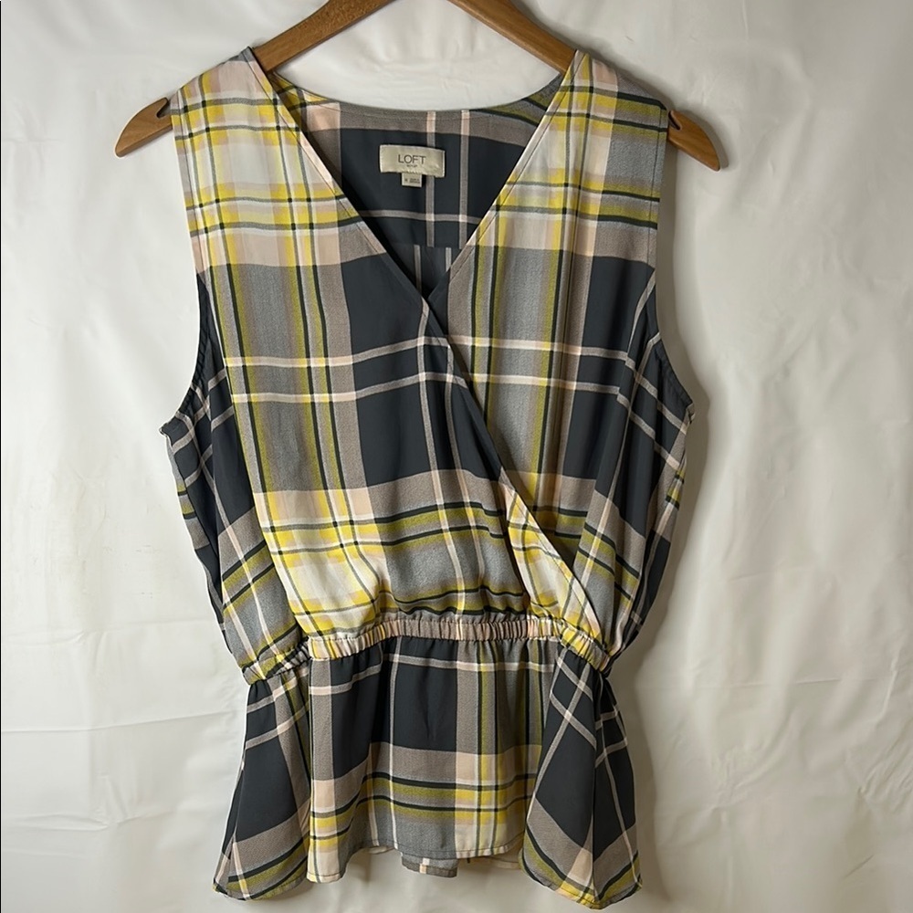 LOFT gingham plaid Blouse size medium with V-Neckline classy summer style